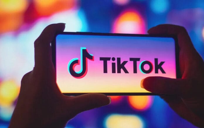 Esta empresa paga casi 18 mil pesos por ver vídeos de TikTok; conoce los requisitos