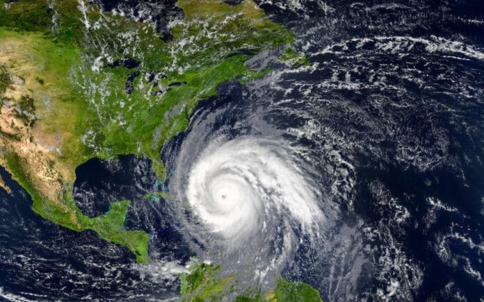 tres poderosos ciclones en Océano Atlántico