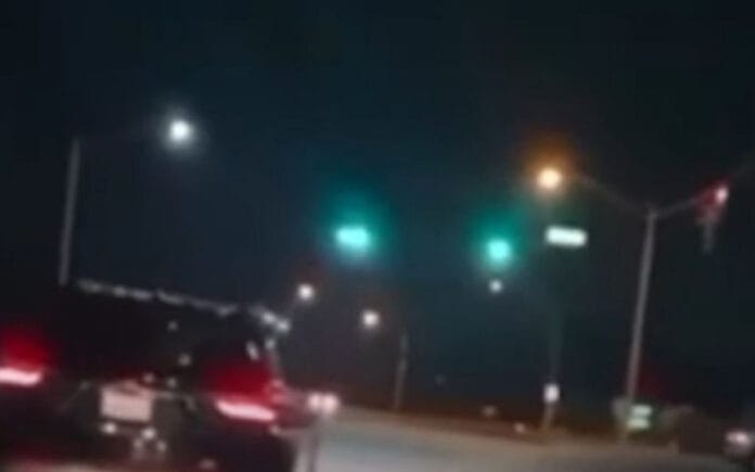 Ovnis dan tremendo susto a automovilistas de Ohio; fueron captados en vídeo