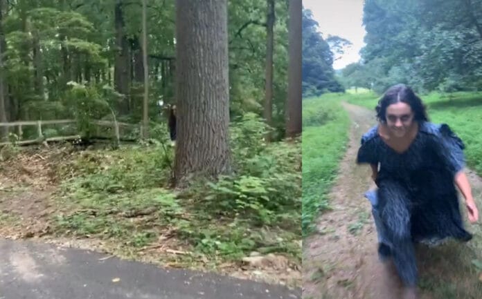 Tiktoker es perseguida por escalofriante mujer en el bosque (VÍDEO) 