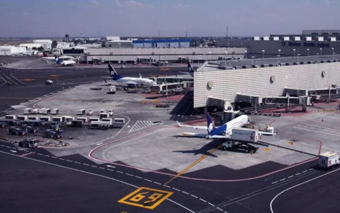 Roban avión del Aeropuerto Internacional de la Ciudad de México