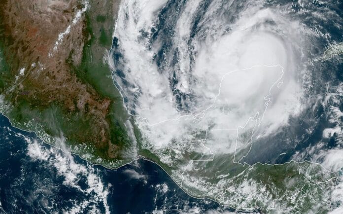 No se debe bajar la guardia ante la temporada de huracanes en la Península de Yucatán