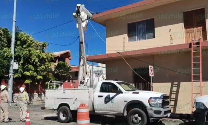 Tráiler de doble remolque deja sin luz a vecinos de Progreso (VIDEO)