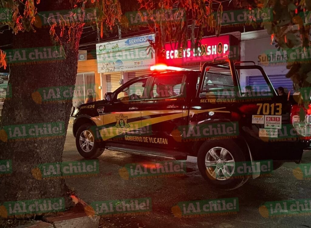 El conductor tuvo que salir como pudo de su auto tras protagonizar una volcadura en la avenida Quetzalcóatl, aquí el chisme