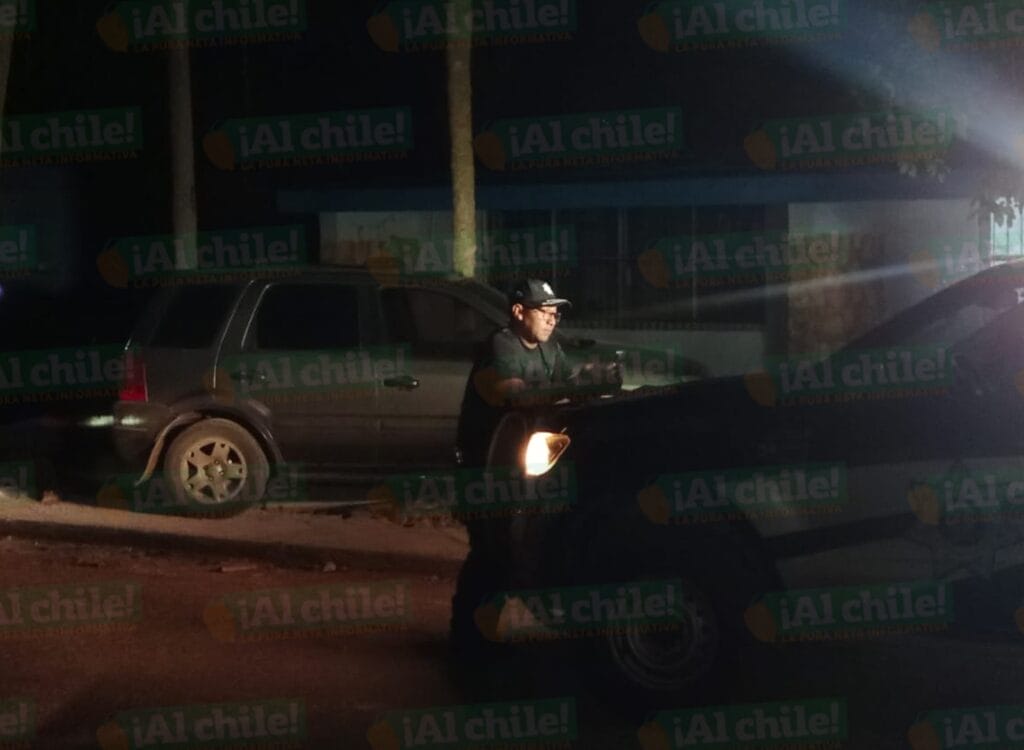 Borrachito estrella una camioneta robada contra una escuela en Ticul