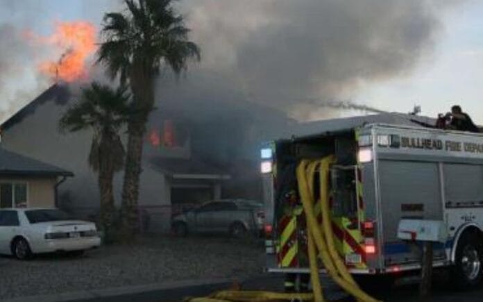 Muren cinco niños tras incendiarse su casa; los dejaron solos