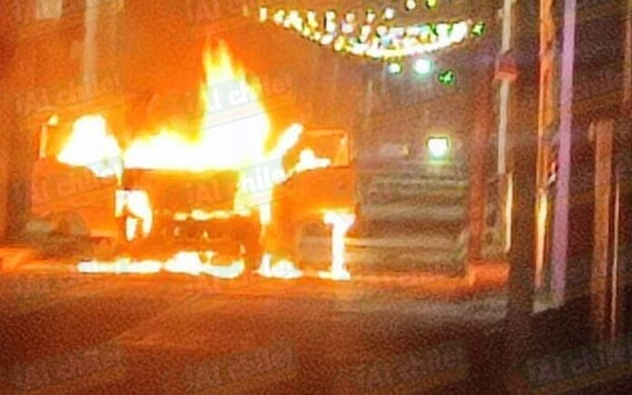 Camioneta se incendia y explota en el centro de Motul