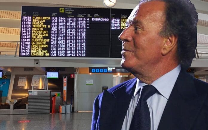 Julio Iglesias es retenido en un aeropuerto por el contenido de su equipaje