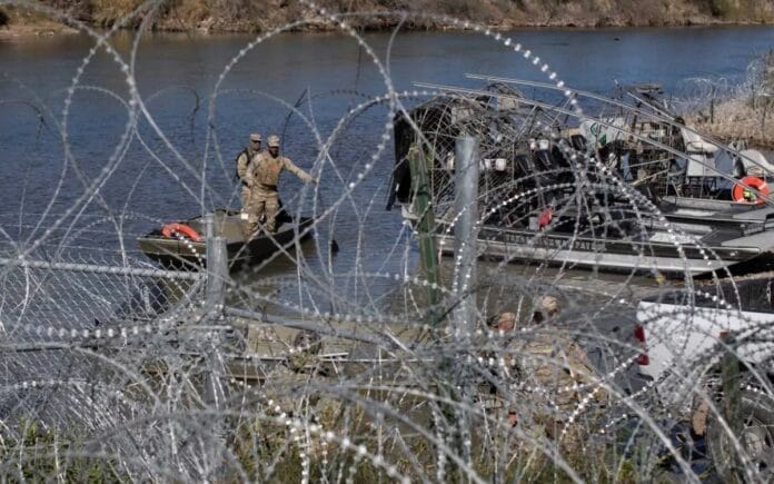 Madre y sus dos pequeños mueren al intentar cruzar el Río Bravo; Texas les negó auxilio