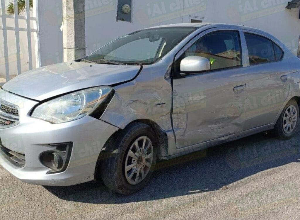 Choque matutino en Francisco Montejo deja daños costosos en dos autos