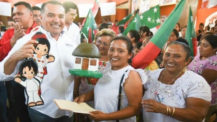 Renan Barrera visita Maxcanú y Baca
