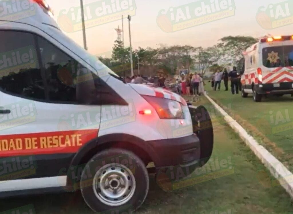 Joven se estrella contra las gradas de una universidad en Mérida y deja a varios padres lesionados