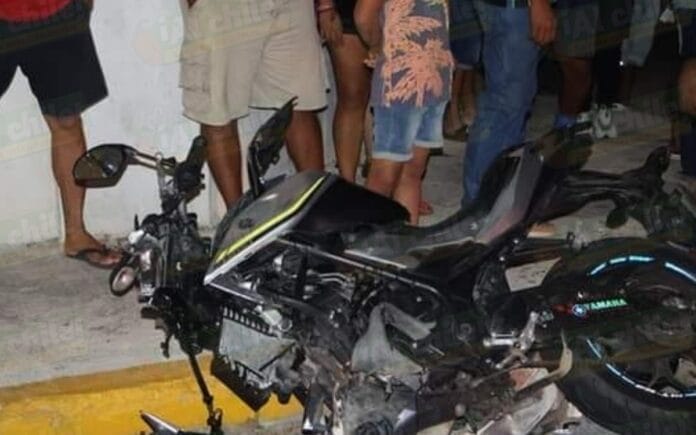 Motorista se vuela alto, destroza su moto y termina en el hospital de Progreso