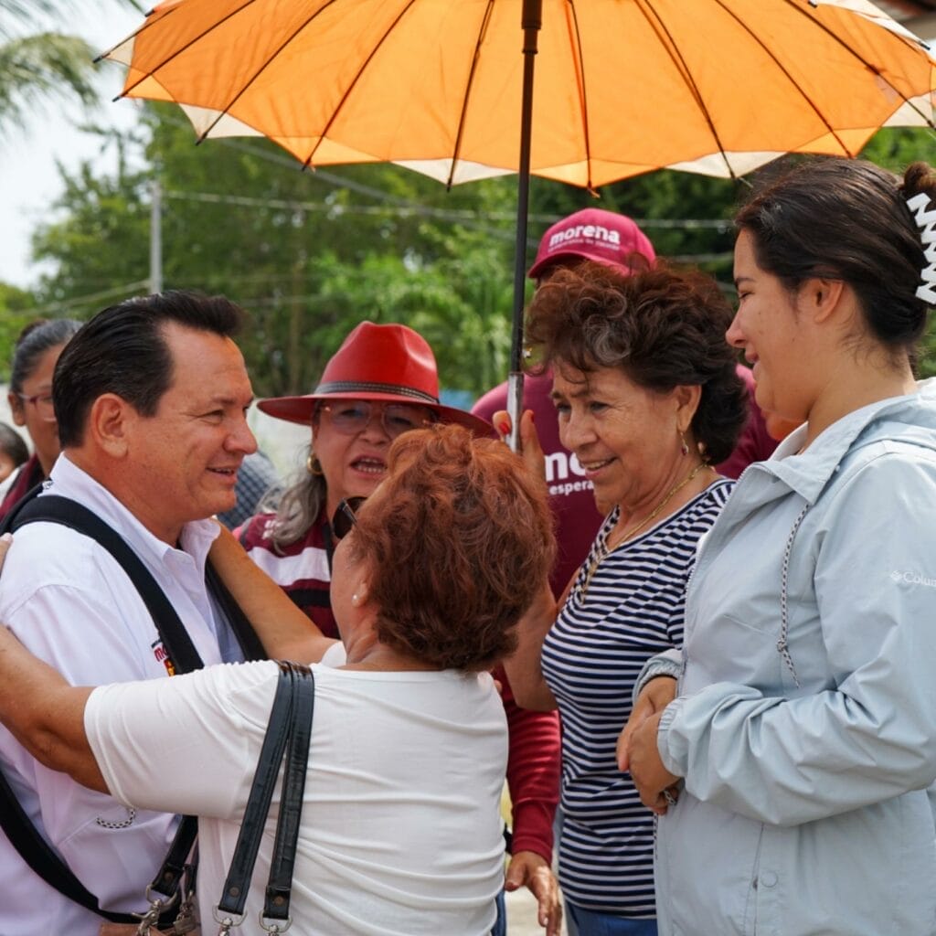 Reciben con mariachi a Huacho en el tianguis de la Bojórquez