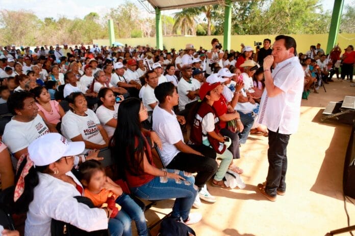 Huacho refrenda su compromiso con el personal docente durante gira por los municipios