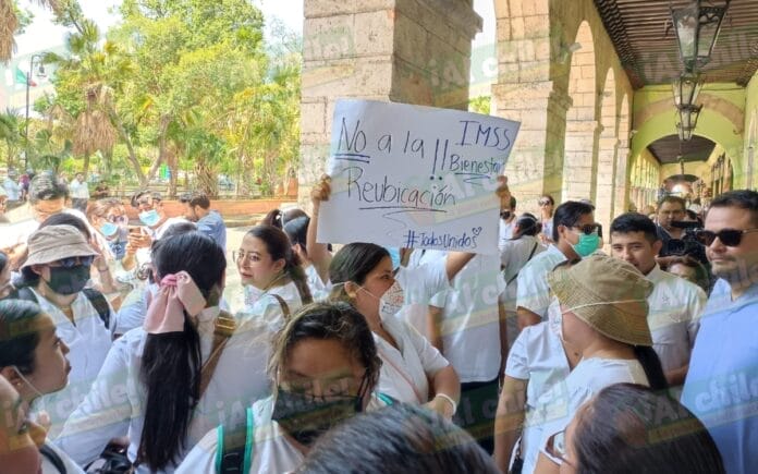 Trabajadores de la salud protestan en Mérida