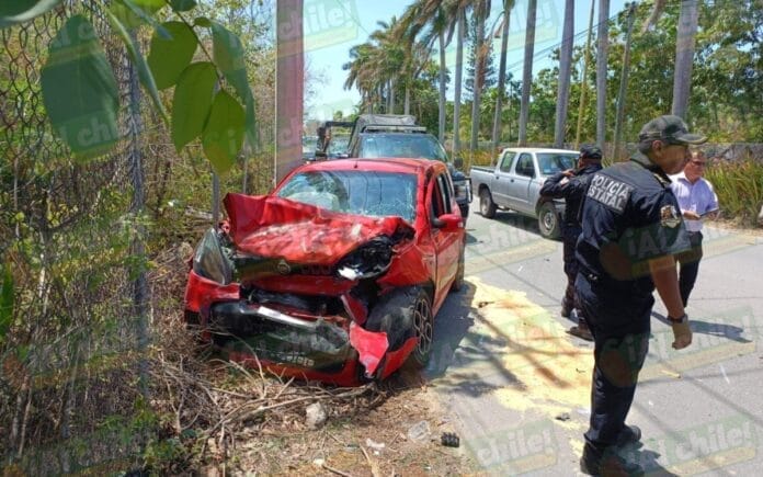 Yucatán. Conductor pierde el conocimiento y se da contra el auto de una madre y su hija