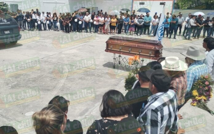 Yucatán. Le dan último adiós a la maestra fallecida en Buctzotz, Eddita Argáez