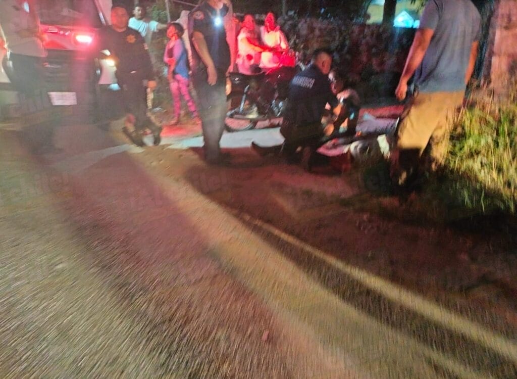 Yucatán. Por no guardar su distancia, mujer motociclista se estrella contra otra moto