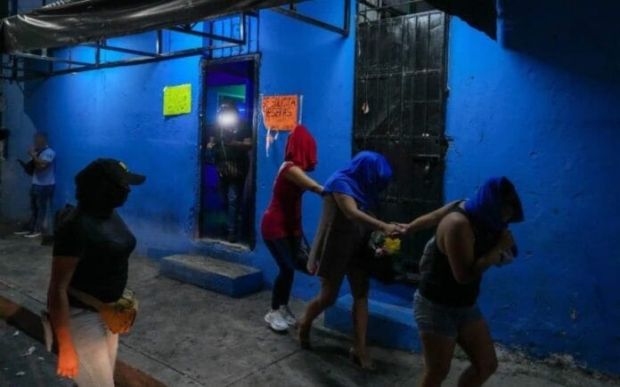 Yucatecas son rescatadas de un bar en Cancún