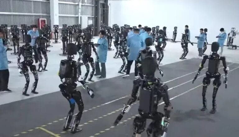 China presenta su robot militar que igualaría en combate a humanos