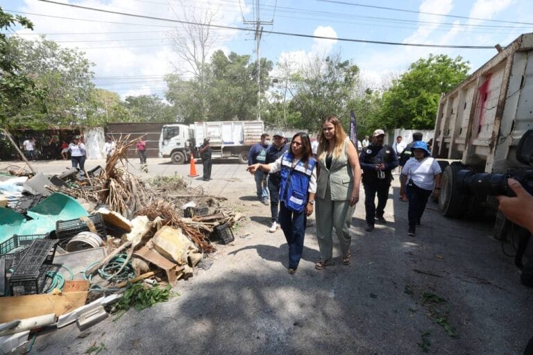 Cecilia Patrón refuerza orden urbano con retiro de autos abandonados y limpieza de predios