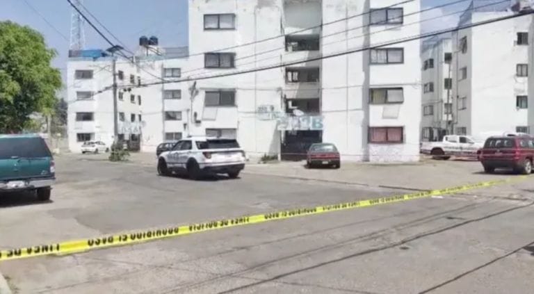 Chiquillo de 5 añitos muere tras caer de un edificio; se levantó para buscar a su madre