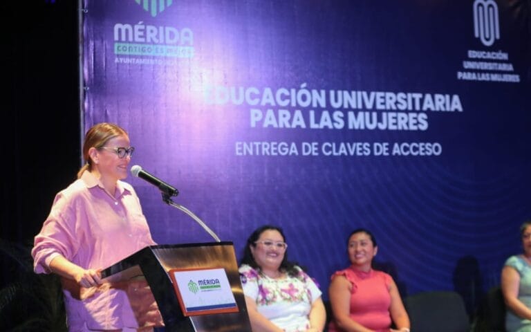 Cecilia Patrón carrera con Educación Universitaria