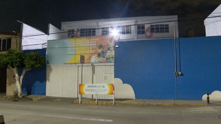 Descubren “cuarto oscuro” en escuela de Puebla; padres exigen investigación por presunto abuso