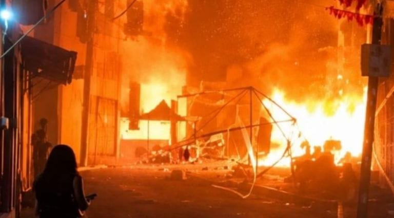 VIDEO FUERTE: Fiesta patronal en Jalisco termina en tragedia: Chispa de “torito” explota puesto de comida y deja 24 quemados