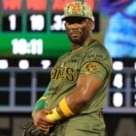 Yadir Drake durante un partido con Leones de Yucatán antes de su salida del equipo