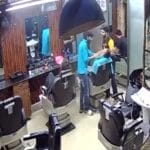 Terror en barbería: quiso relajar a su cliente con una peligrosa técnica… y le terminó rompiendo el cuello
