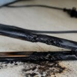 ¡Uay! Chavita murió electrocutada mientras se planchaba el cabello en el baño