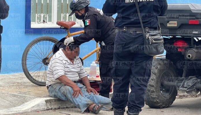 Ratero golpeó a un abuelito para quitarle su triciclo; vecinos casi le aplican la "Ley Tekit"