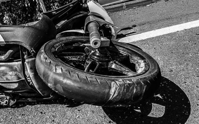 motociclista muere estrellarse remolque  Dzununcán