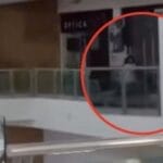 niña fantasma en centro comercial